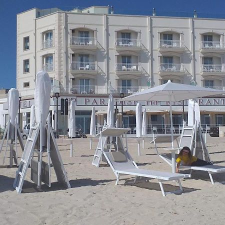 Hotel Paradise Порто Чезарео Екстериор снимка