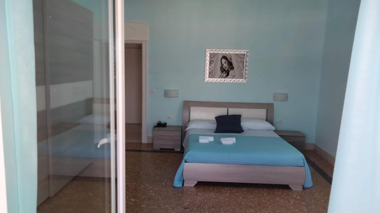 Hotel Paradise Порто Чезарео Екстериор снимка