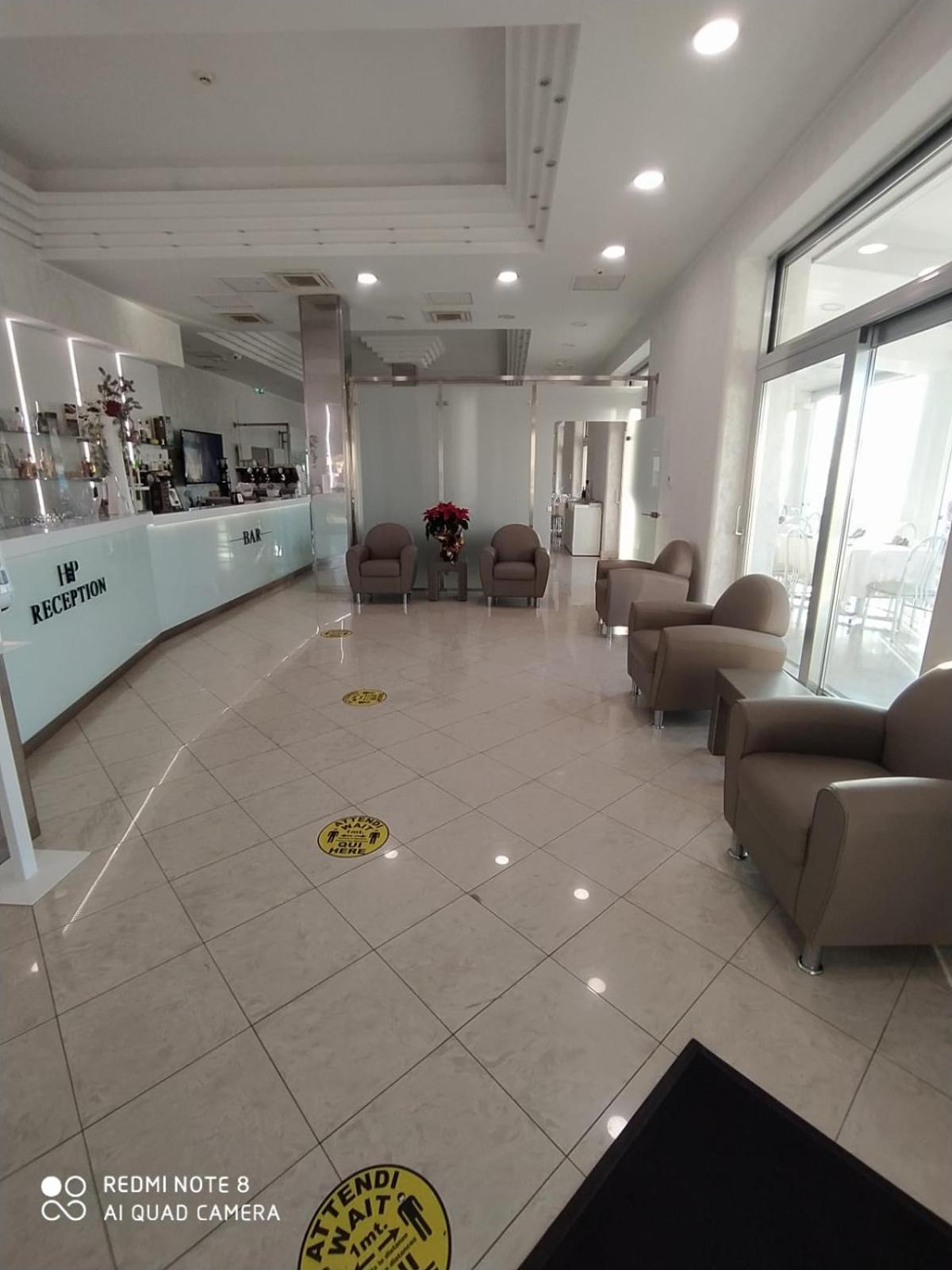 Hotel Paradise Порто Чезарео Екстериор снимка