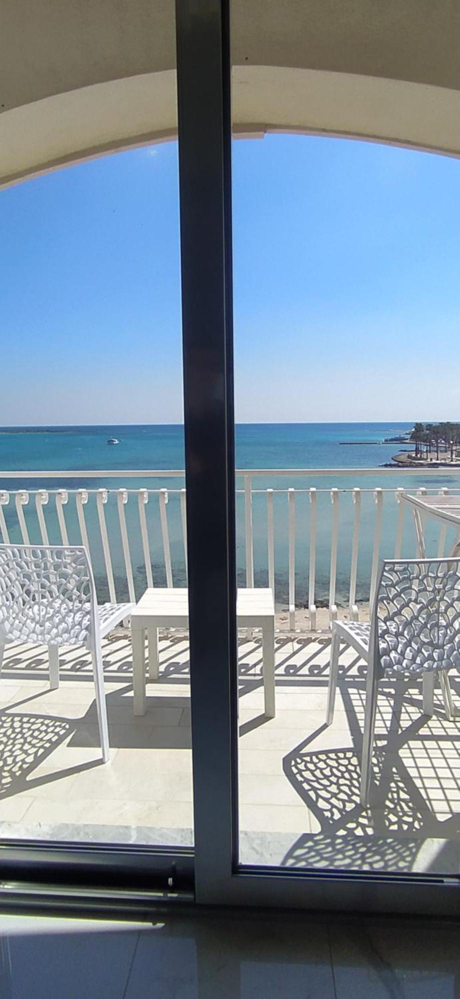 Hotel Paradise Порто Чезарео Екстериор снимка