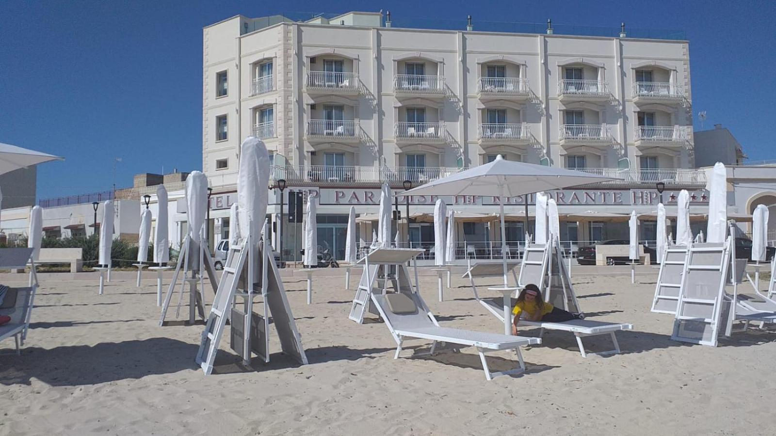 Hotel Paradise Порто Чезарео Екстериор снимка