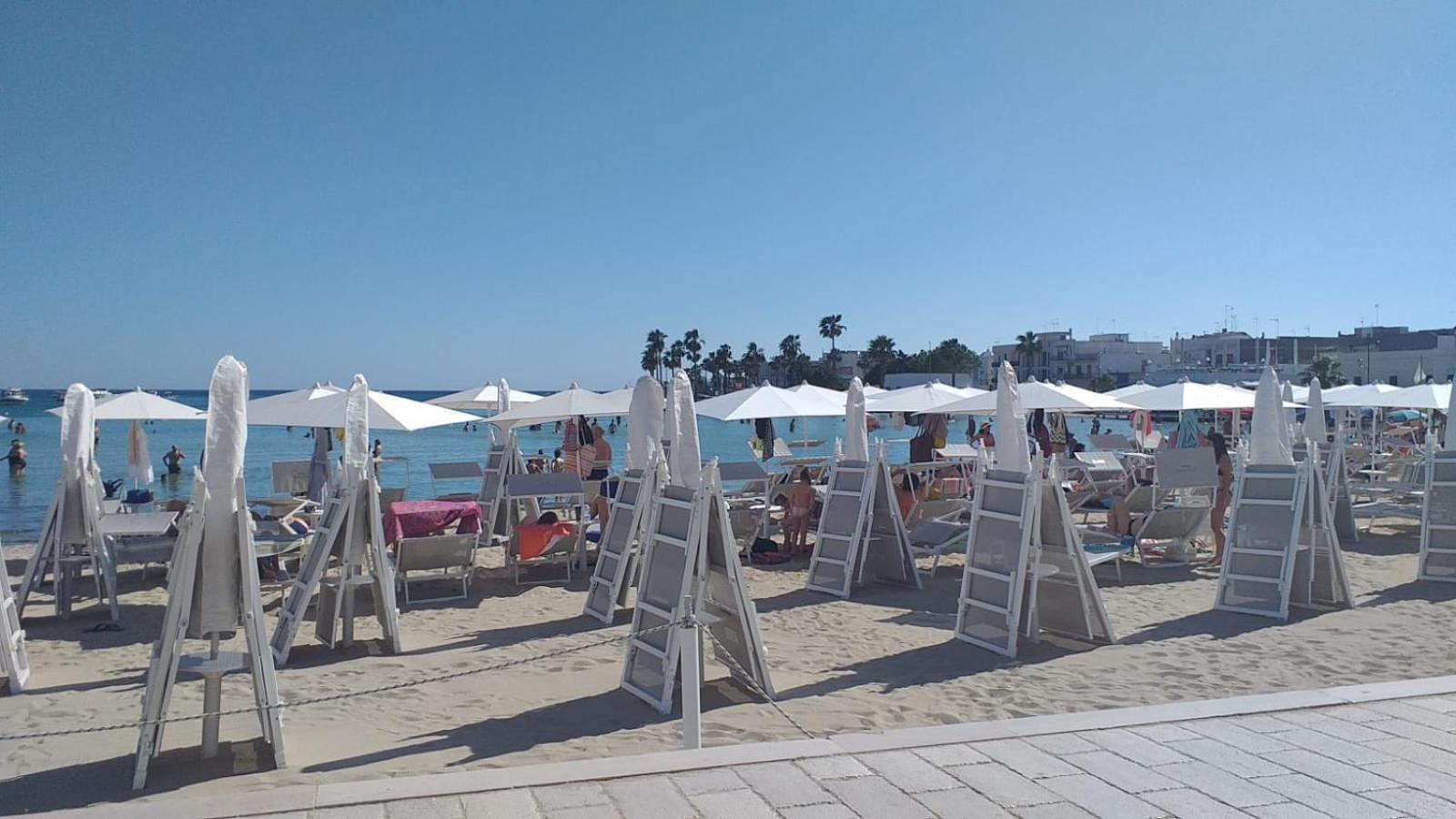 Hotel Paradise Порто Чезарео Екстериор снимка